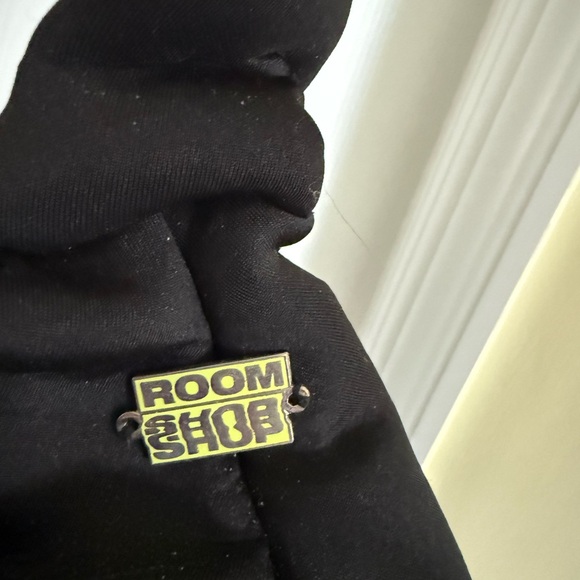 Stylish Black Crossbody Bag with Bow Detail - Picture 9 of 13